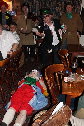 Calverton 2012, The Doctor's pill juggling astounds Bold Tom in the Woodlark, Lambley.